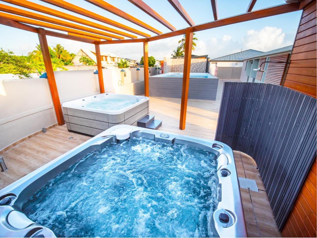 Evasion En Plein Coeur De La Ville T2 Jacuzzis Sauna Et Piscine Au Centre De Port-Louis Εξωτερικό φωτογραφία